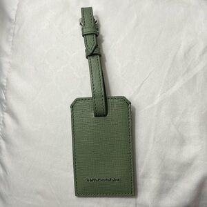 BURBERRY
BURBERRY GREEN LEATHER NAME TAG BAG CHARM